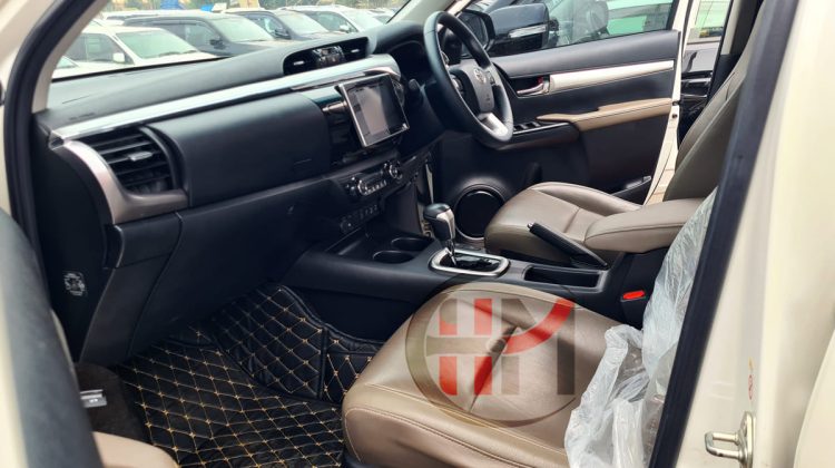 2016 TOYOTA HILUX DOUBLE CABIN