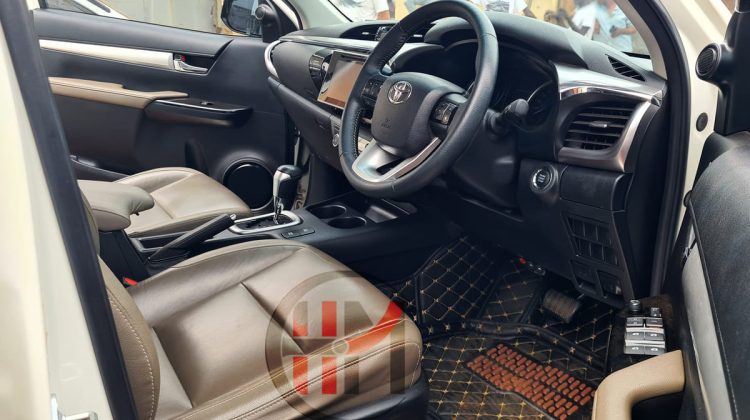 2016 TOYOTA HILUX DOUBLE CABIN