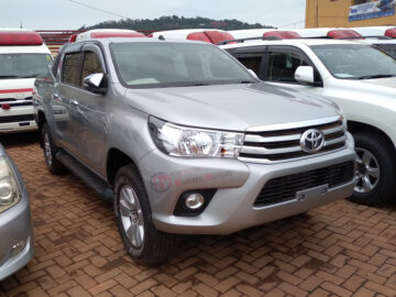 2016 TOYOTA HILUX DOUBLE CABIN