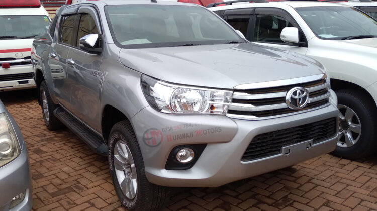 2016 TOYOTA HILUX DOUBLE CABIN