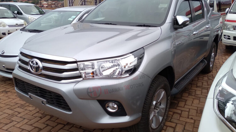 2016 TOYOTA HILUX DOUBLE CABIN