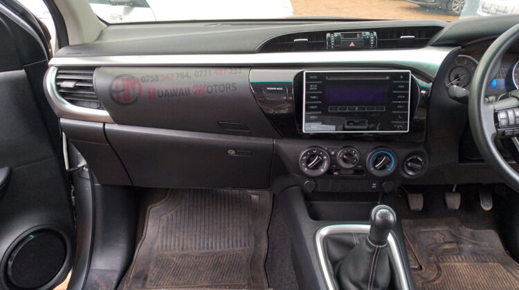 2016 TOYOTA HILUX DOUBLE CABIN