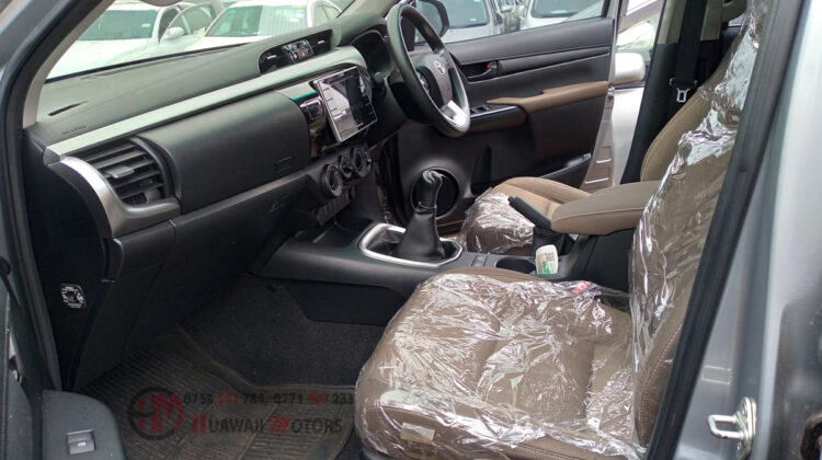 2016 TOYOTA HILUX DOUBLE CABIN