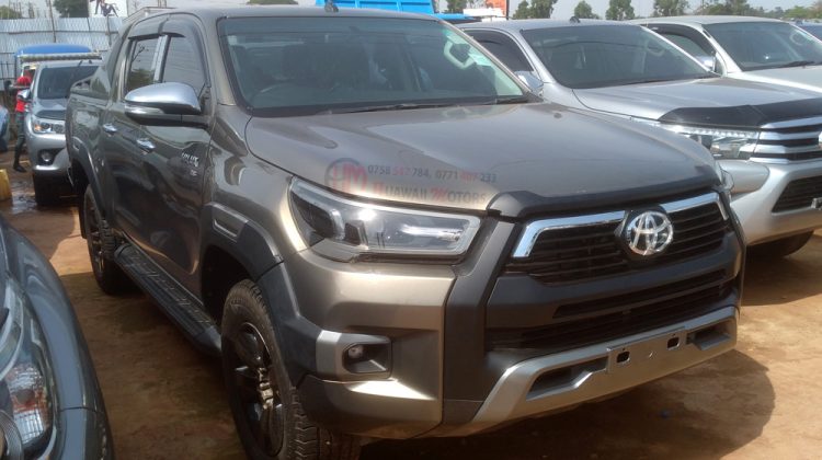 2017 TOYOTA HILUX DOUBLE CABIN