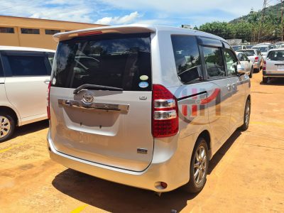 2012 TOYOTA NOAH
