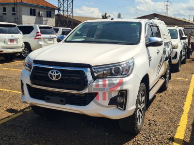 2019 TOYOTA HILUX DOUBLE CABIN
