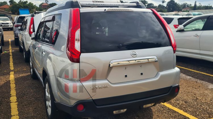 2011 NISSAN X-TRAIL