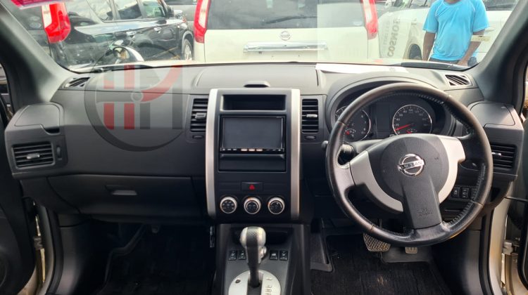 2011 NISSAN X-TRAIL