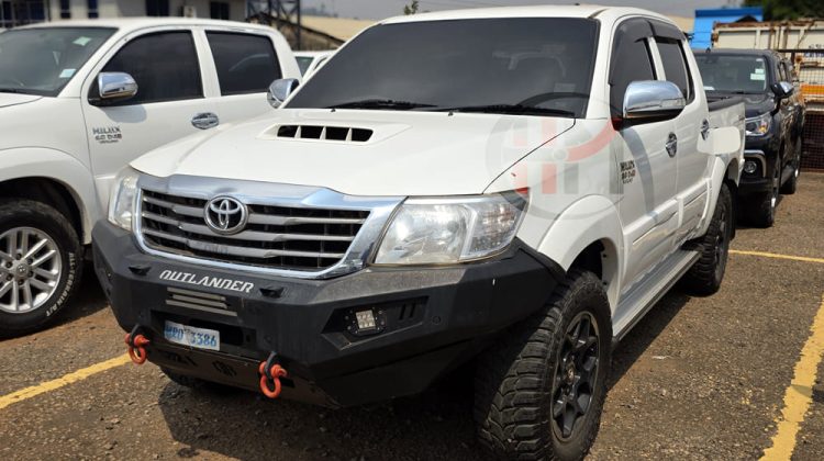 2012 TOYOTA HILUX DOUBLE CABIN