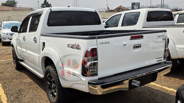 2012 TOYOTA HILUX DOUBLE CABIN