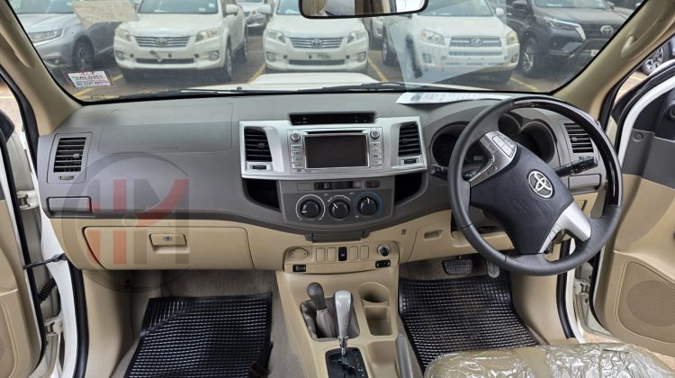 2012 TOYOTA HILUX DOUBLE CABIN
