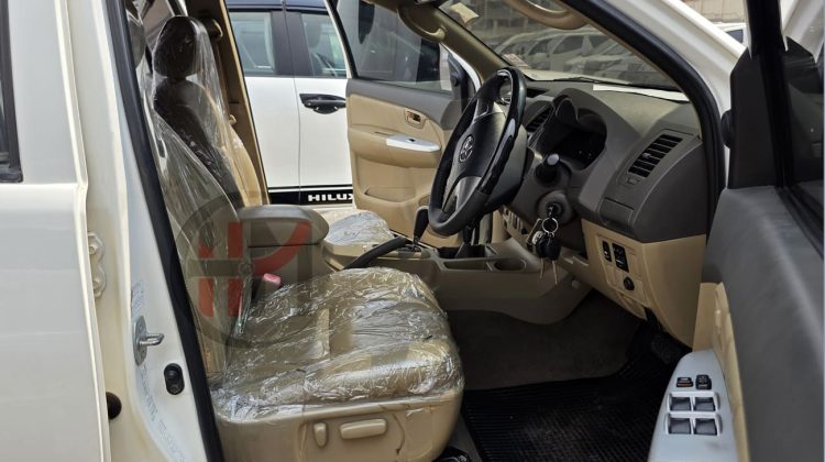 2012 TOYOTA HILUX DOUBLE CABIN