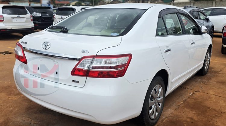 2012 TOYOTA PREMIO