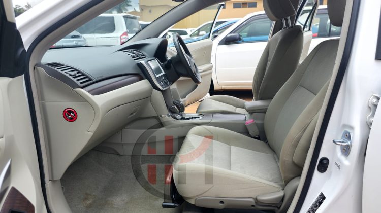 2012 TOYOTA PREMIO