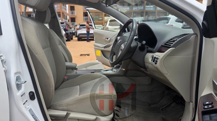 2012 TOYOTA PREMIO