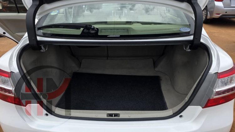 2012 TOYOTA PREMIO