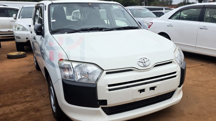 2016 TOYOTA SUCCEED