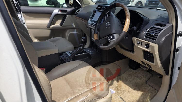 2017 TOYOTA LAND CRUISER PRADO TX