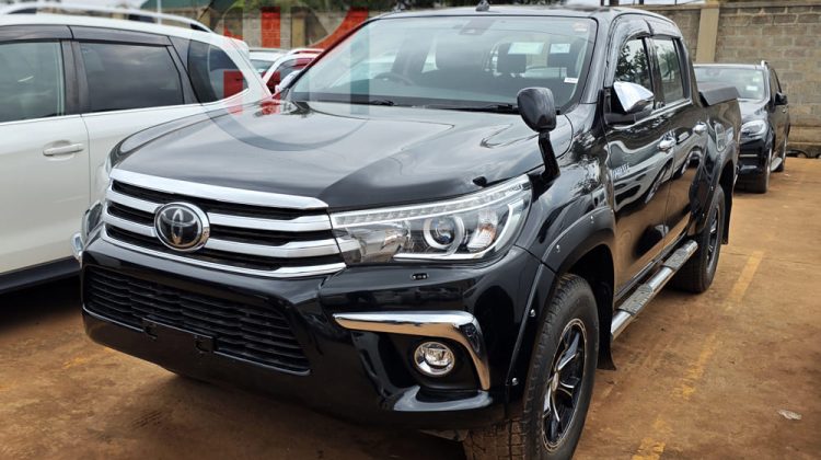 2019 TOYOTA HILUX DOUBLE CABIN