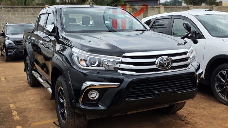 2019 TOYOTA HILUX DOUBLE CABIN