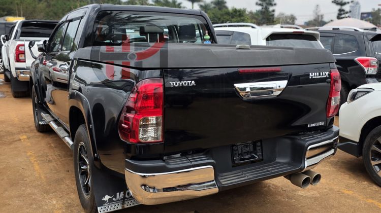 2019 TOYOTA HILUX DOUBLE CABIN