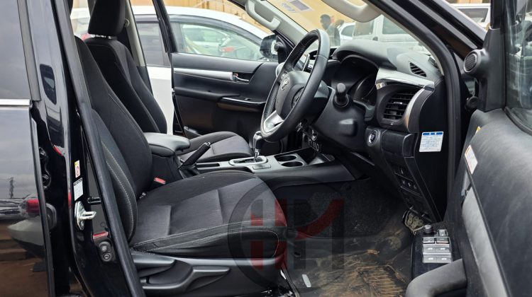 2019 TOYOTA HILUX DOUBLE CABIN