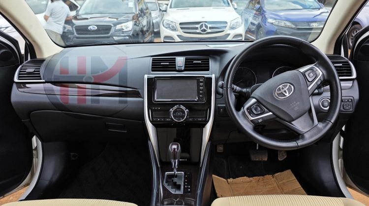 2019 TOYOTA PREMIO