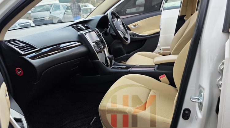 2019 TOYOTA PREMIO