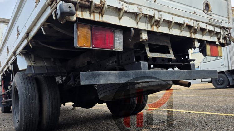 1991 ISUZU ELF CRANE 2 TON TRUCK