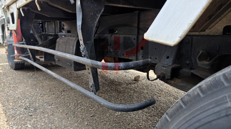 1991 ISUZU ELF CRANE 2 TON TRUCK