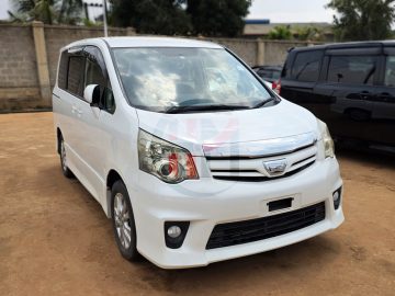 2012 TOYOTA NOAH