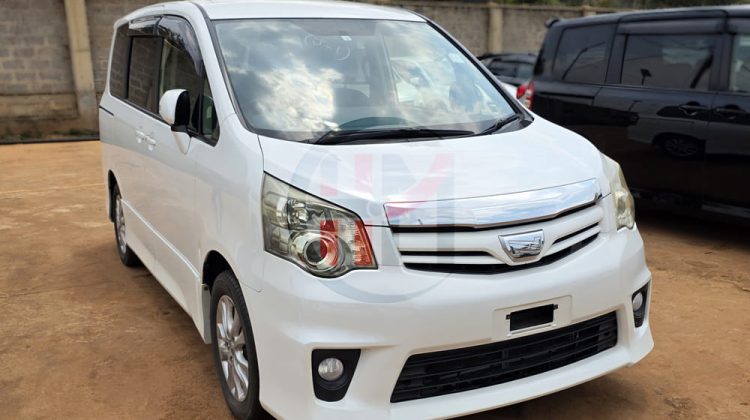 2012 TOYOTA NOAH