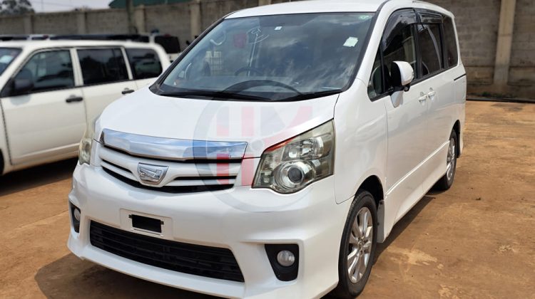 2012 TOYOTA NOAH