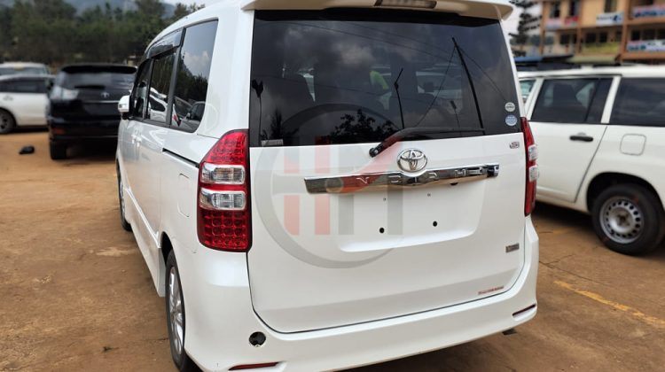 2012 TOYOTA NOAH