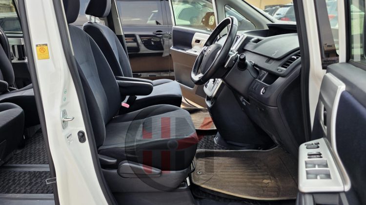 2012 TOYOTA NOAH