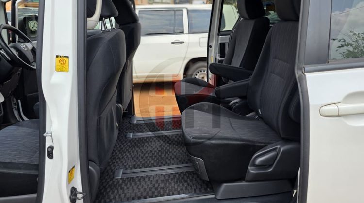 2012 TOYOTA NOAH
