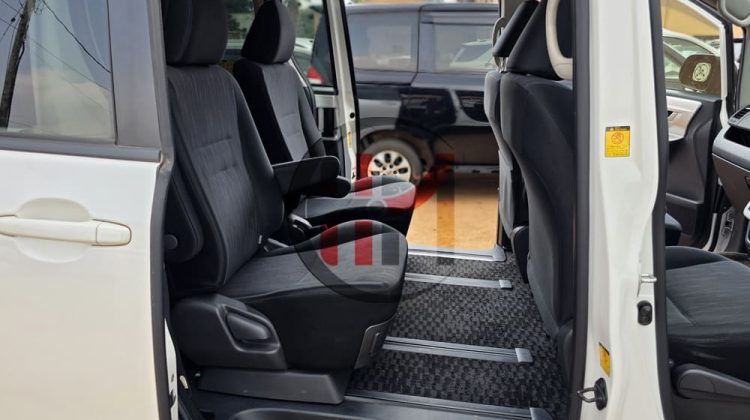 2012 TOYOTA NOAH