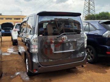 2012 TOYOTA VOXY