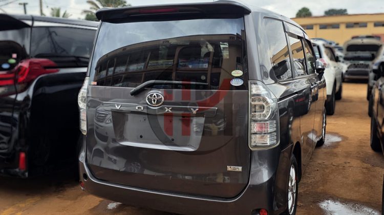 2012 TOYOTA VOXY