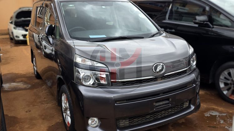 2012 TOYOTA VOXY