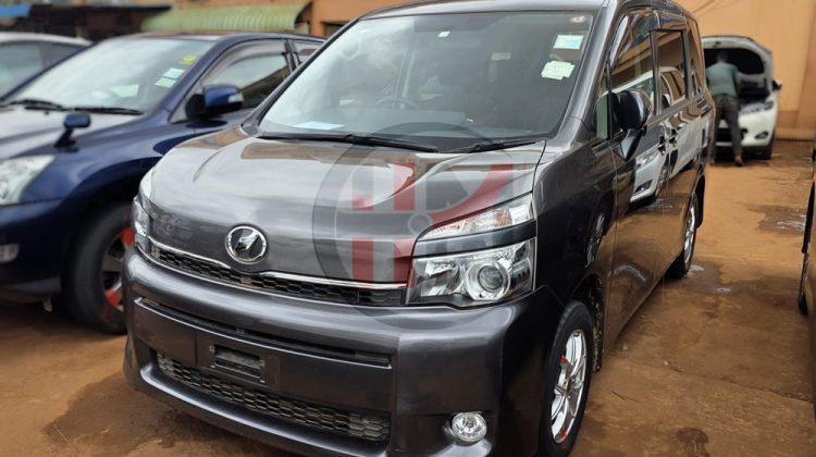 2012 TOYOTA VOXY