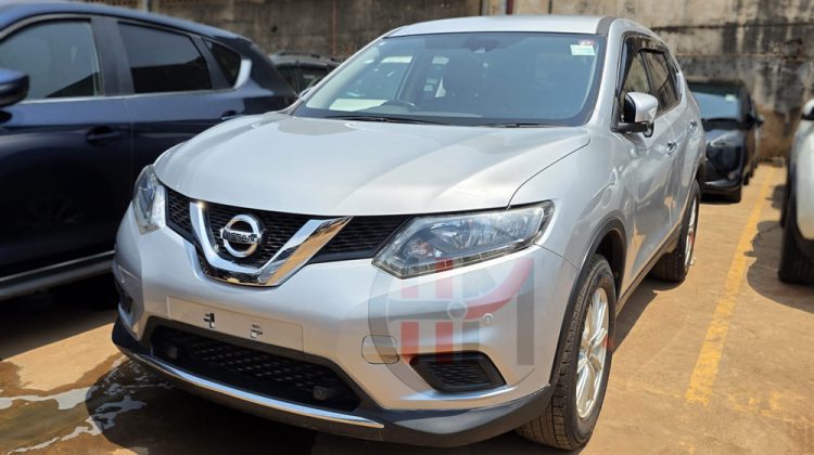 2016 NISSAN X-TRAIL