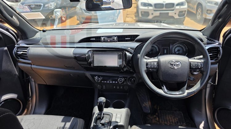 2020 TOYOTA HILUX DOUBLE CABIN