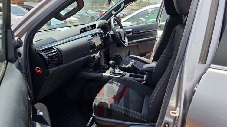 2020 TOYOTA HILUX DOUBLE CABIN