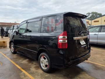 2013 TOYOTA NOAH
