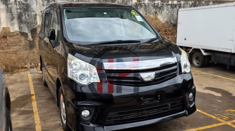 2013 TOYOTA NOAH