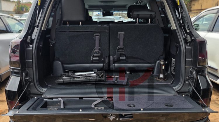 2016 TOYOTA LAND CRUISER V8