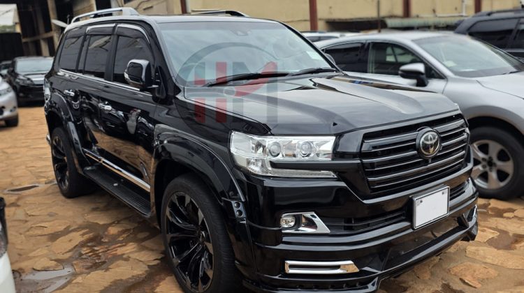 2016 TOYOTA LAND CRUISER V8