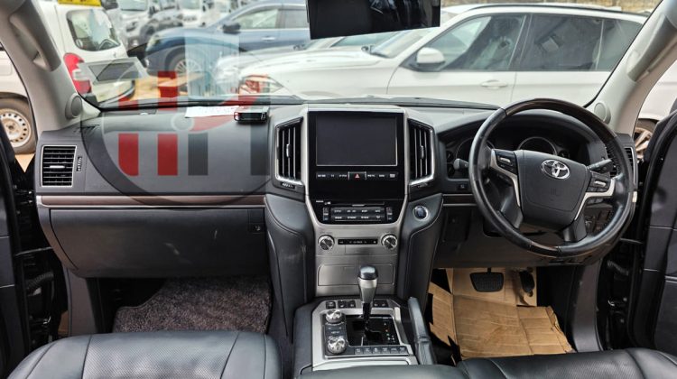 2016 TOYOTA LAND CRUISER V8