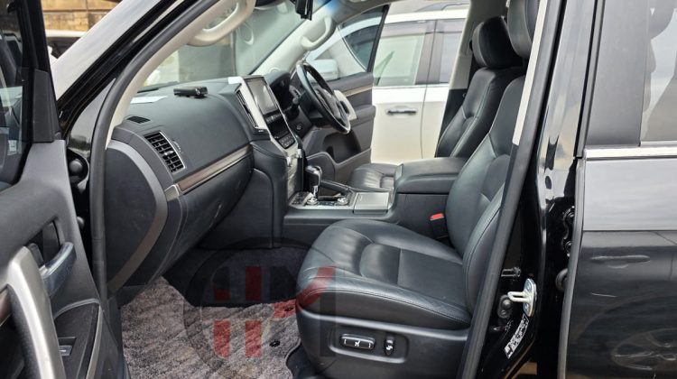 2016 TOYOTA LAND CRUISER V8